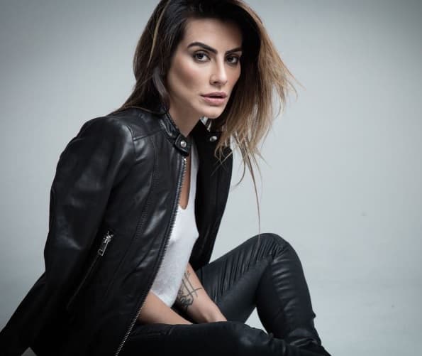 Após retirar sobrenome, Cleo Pires muda de cidade e para de seguir a mãe