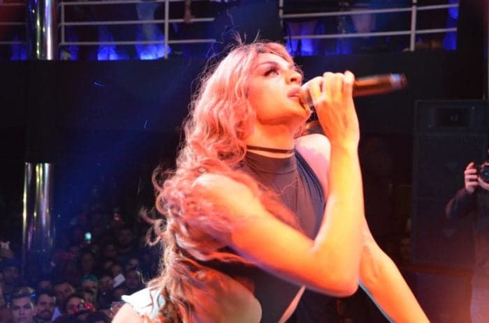 Pabllo Vittar volta aos palcos após passar por cirurgia