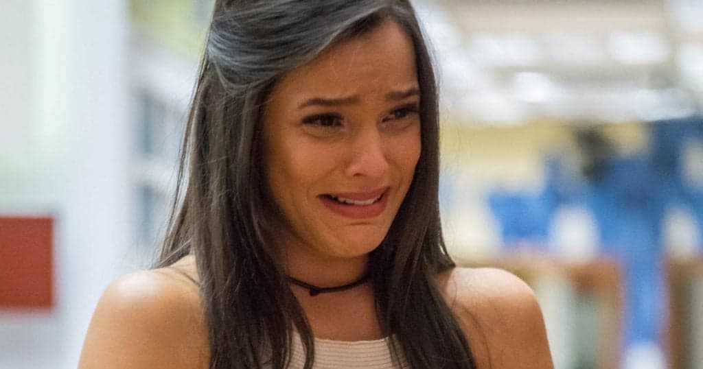 Emilly fala pela primeira vez após notícia de falência