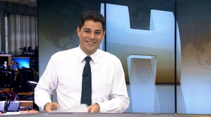 Evaristo Costa publica foto para celebrar o mês de dezembro e diverte fãs
