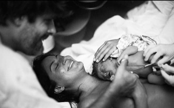 Nasce primeira filha da atriz Carol Castro: "Foi lindo, verdadeiro, mágico e transformador"