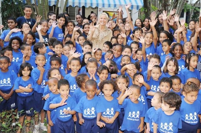 Após 28 anos, apresentadora anuncia fim da Fundação Xuxa Meneghel