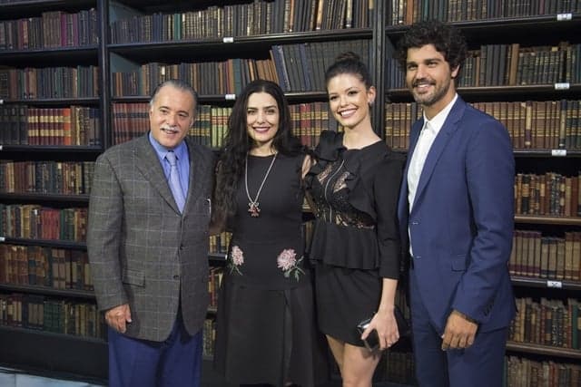 Diretor de "Tempo de Amar" promete novela com muitas reviravoltas; protagonista agradece e se emociona