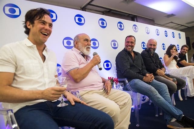 http://tvfoco.uai.com.br/wp-content/uploads/2015/05/Daniela-Mercury.jpg