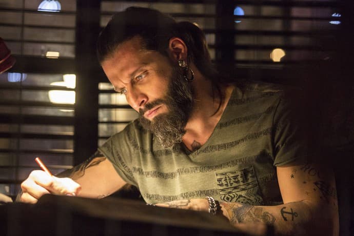 Henri Castelli muda radicalmente o visual para nova novela da Globo