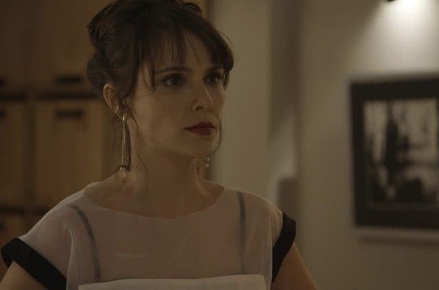 "A Força do Querer": Irene rouba o carro de Eugênio, se vinga e provoca Joyce