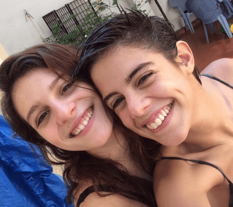 Jovem atriz Lara Tremouroux fala sobre papel em nova série e namorada: ‘Me apaixonei e fiquei brega’
