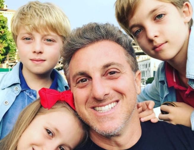 Luciano Huck homenageia filhos no dia dos pais: "Todo dia me sinto no dia dos pais"