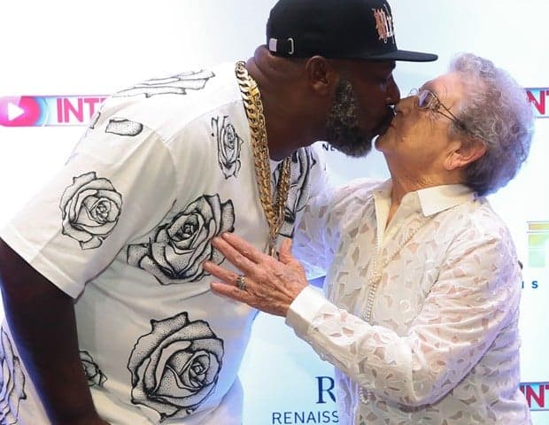 Mr. Catra relembra beijo em Palmirinha e faz brincadeira: "Depois que aparecer grávida, não posso fazer nada"