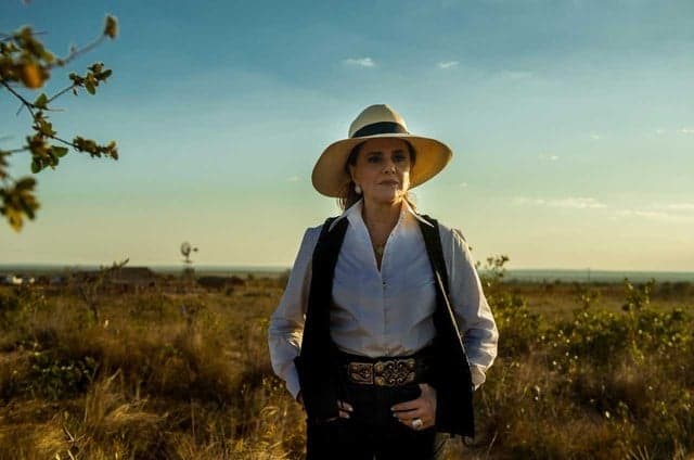 Diretor finaliza primeira bateria de gravações de novela das 21h "O Outro Lado do Paraíso"