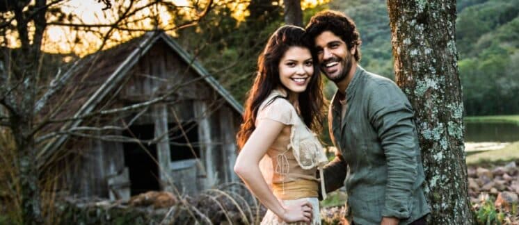 Protagonistas de Tempo de Amar cometem deslize em coletiva de imprensa da novela