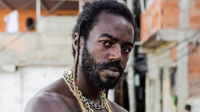 Jonathan Azevedo, de "A Força do Querer", sofre racismo e colega de cena o defende