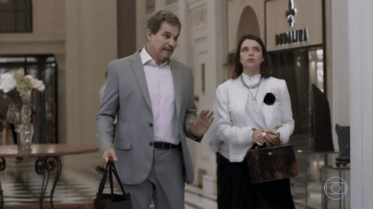 Dantas e Cibele vão ao Carioca Palace e personagem de "Pega Pega" aparece em "A Força do Querer"