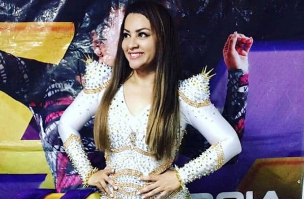 Cantora de forró muda letra de música ao se apresentar em programa da Record