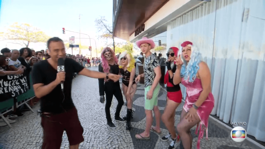 Fãs de Lady Gaga gritam "Fora Temer" em telejornal da Globo