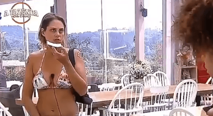 "Essa casa é nojenta, as pessoas não dão nem descarga", dispara participante de "A Fazenda"