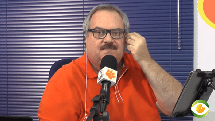 Gilberto Barros detona minorias e diz que "não é natural ser viado"