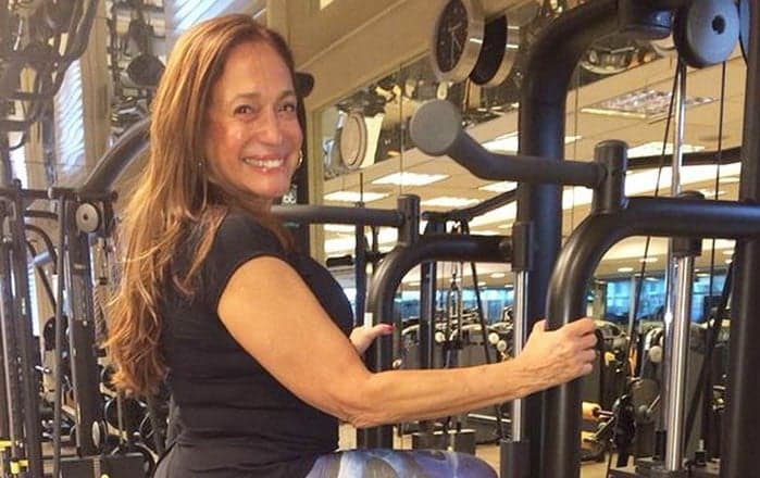 Susana Vieira é flagrada com suposto affair no cinema e na academia