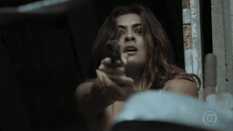 A Força do Querer - Assim de saúde: Bibi troca sua mãe Aurora por fuzil e ama mundo do crime