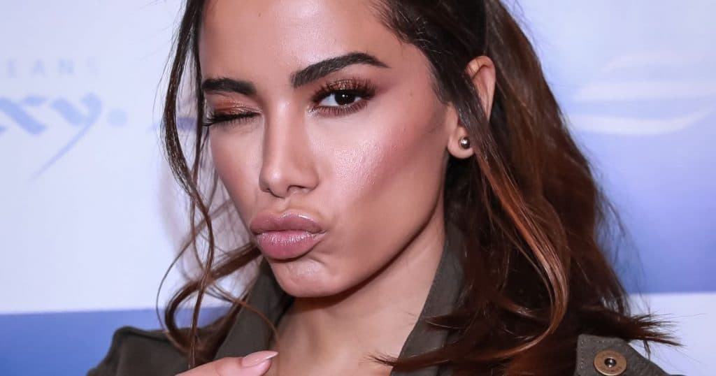 Após nudez em clipe, Anitta se manifesta sobre o assunto