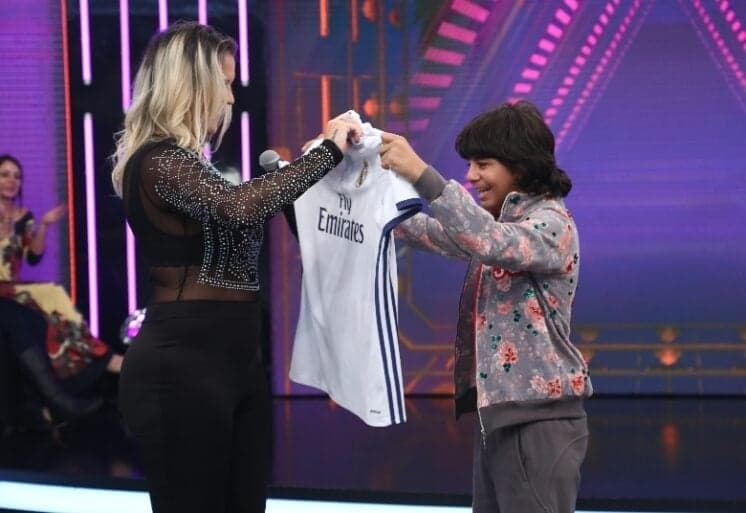 Menino é surpreendido por irmã de Cristiano Ronaldo no "Hora do Faro"