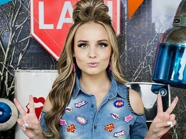 Larissa Manoela revela o que acha de Lorena Queiroz, protagonista de "Carinha de Anjo"