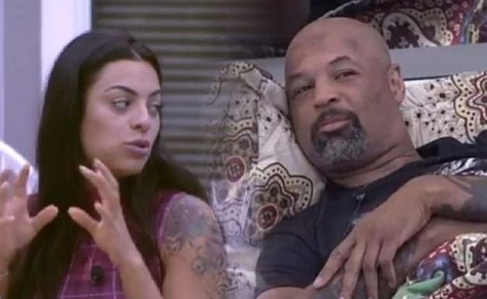 "A Fazenda": Após polêmica, Monique diz que quer ver Dinei sem roupa