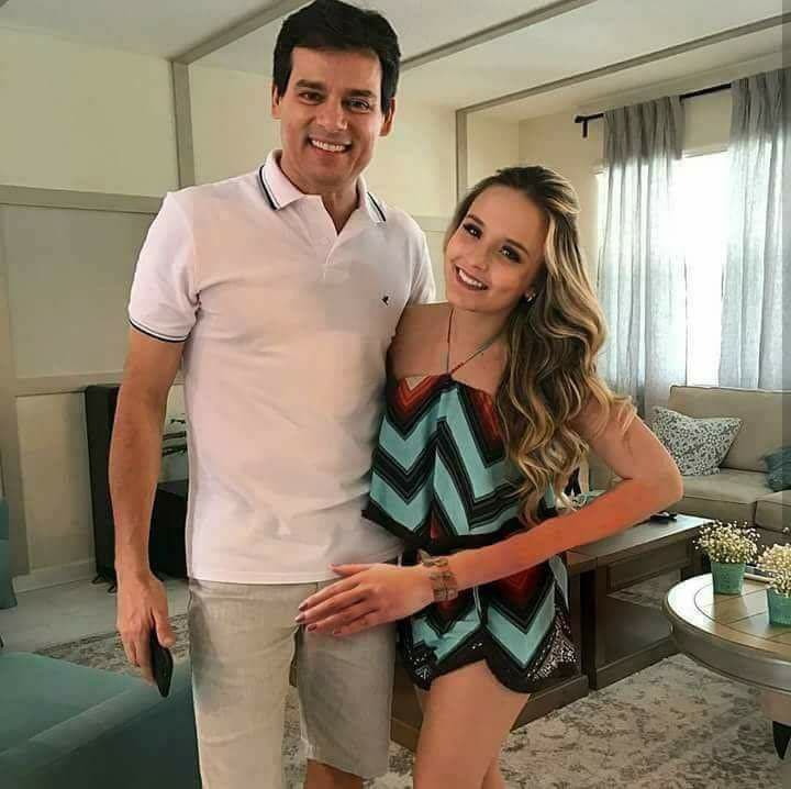 Larissa Manoela vira meme e chama atenção na web