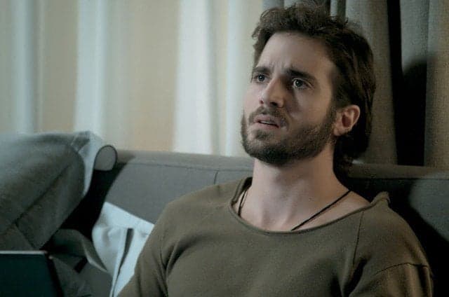 "A Força do Querer": Ruy prefere ser preso que revelar que não é pai de Ruyzinho