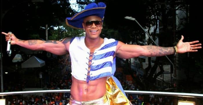 Resposta de Leo Santana para homofóbicos é detonada em grupo LGBT