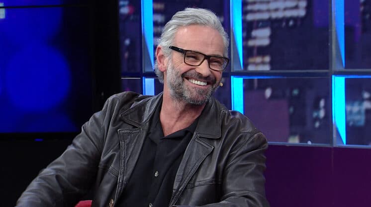 Mateus Carrieri volta a atuar aos 52 anos e faz revelação sobre vida pessoal