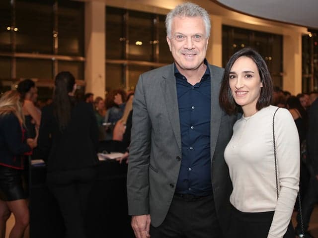 Mulher de Pedro Bial se surpreende com bilhete e posta mensagem na internet