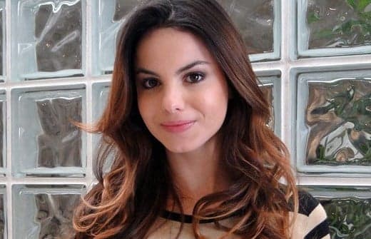 Sthefany Brito faz declaração de amor para namorado e impressiona