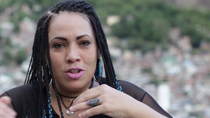 Bibi da vida real fica furiosa com críticas na web e dispara: "Quem come não ta reclamando"