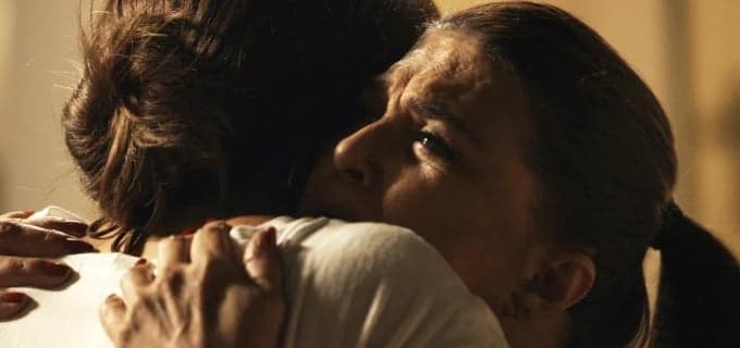 Bibi chora, se arrepende de tudo e pede perdão para a mãe: "Me perdoa!"