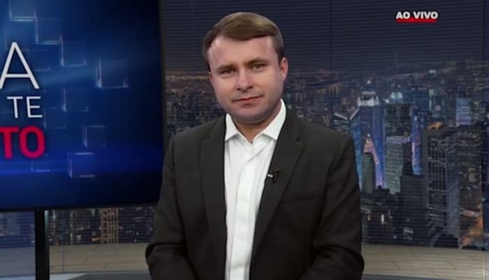 Record aproveita "Brazilian Day" para colocar bispo da Universal no palco