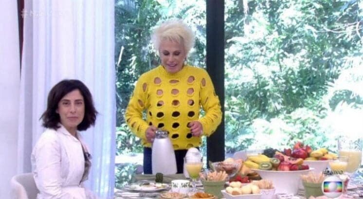 Ana Maria Braga erra e é corrigida ao vivo por Fernanda Torres