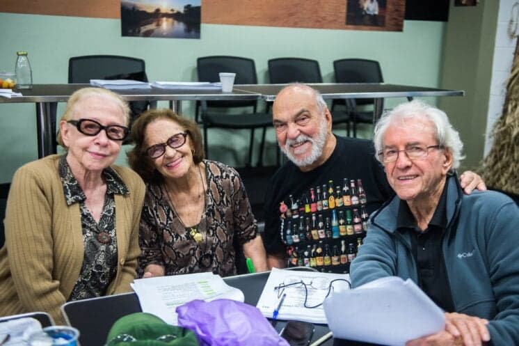 Veteranos, que estarão em "O Outro Lado do Paraíso", se reúnem em foto