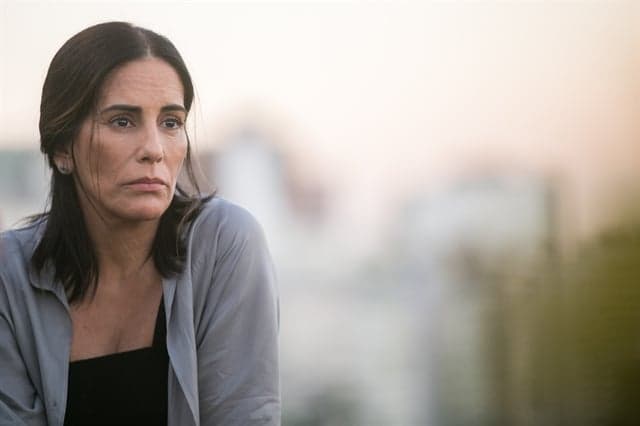 Gloria Pires será obrigada a forjar a própria morte e mudar de nome em "Outro Lado do Paraíso"
