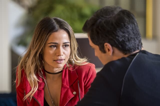 "Pega Pega": Eric seduz Sandra Helena, faz descoberta, mas é flagrado