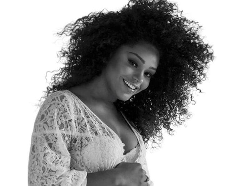 Confira a primeira foto da atriz Juliana Alves com a filha