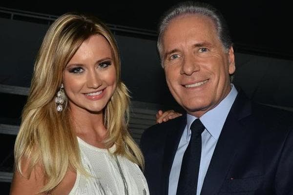Roberto Justus fala da diferença de idade com a mulher e se irrita com frase: "Ela é interesseira"
