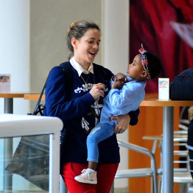 Leandra Leal relembra processo de adoção e comemora chegada da filha: "Festa da família"
