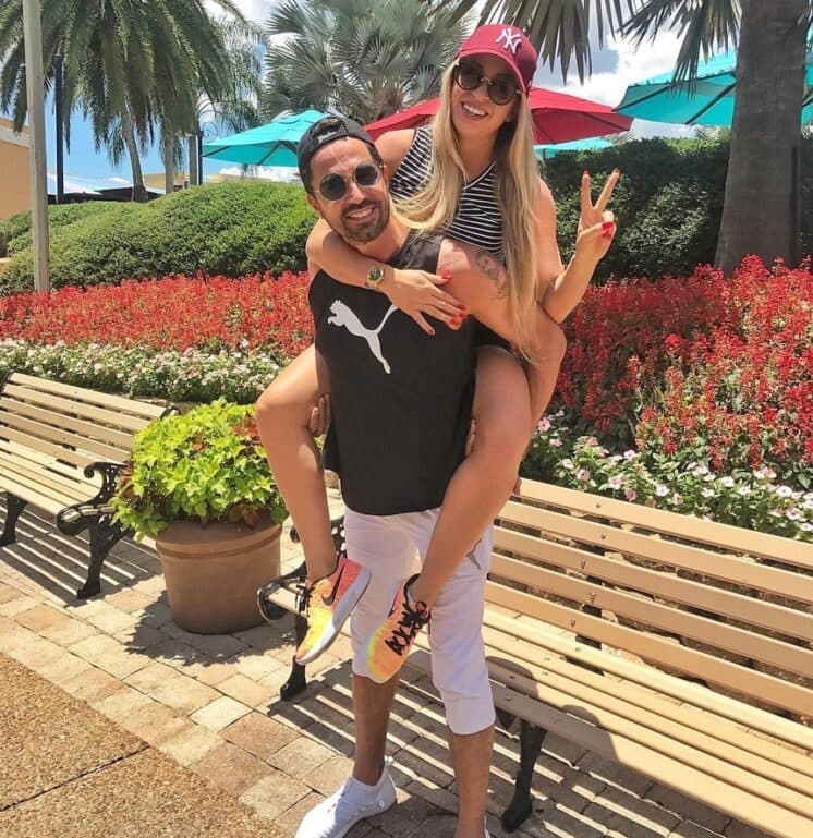 Latino marca data do casamento com personal; saiba a data