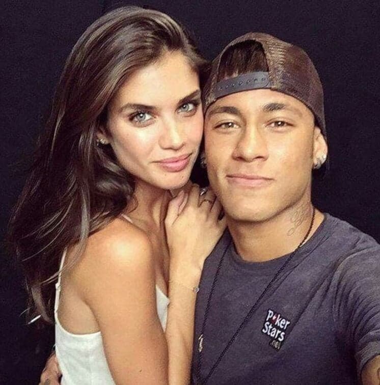 Após fim de namoro com Marquezine, Neymar está ficando com modelo portuguesa