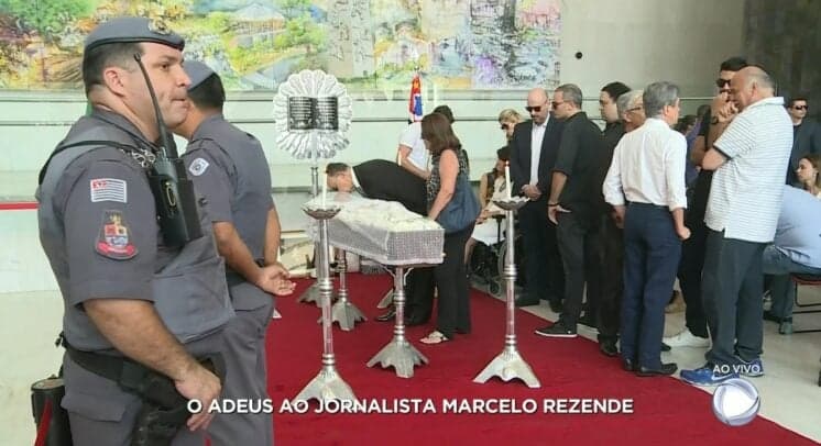 Despedida: Percival de Souza dá o último beijo em Marcelo Rezende