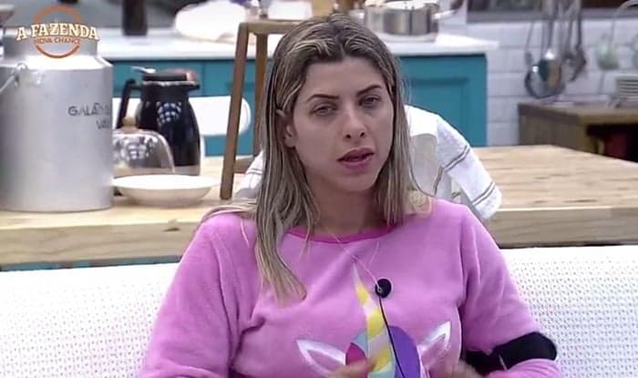 Após beijar Marcos Harter na "Fazenda", Ana Paula Minerato fala de Thiago Servo: "Será que está com alguém?"