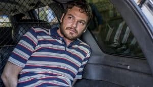 Rubinho (Emílio Dantas) será preso mais uma vez em “A Força do Querer” (Foto: Divulgação/Globo)