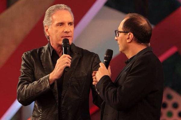 Fora da "Fazenda", Britto Jr. manda recado para Justus e ironiza diretor