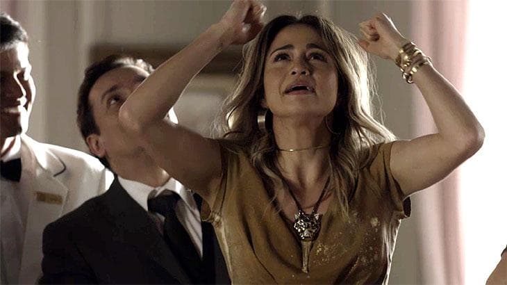 “Pega Pega”: Sandra Helena sofre na prisão e é ameaçada por carcereira